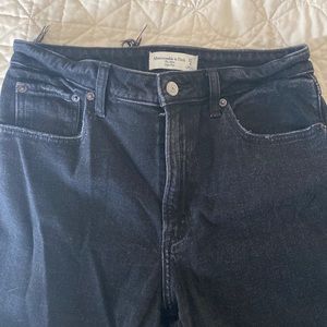 Abercrombie and Fitch The Mom High Rise Curve Love Jeans 4s